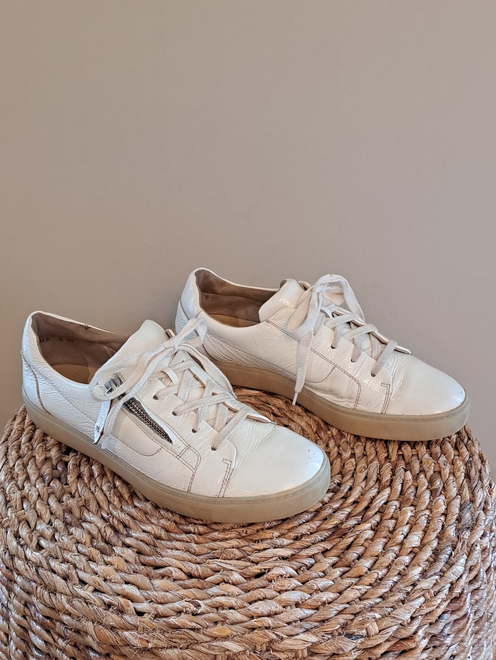 Paul Green Womens Luxury Carla Off-White Patent Leather Athleisure Sneakers 9.5
